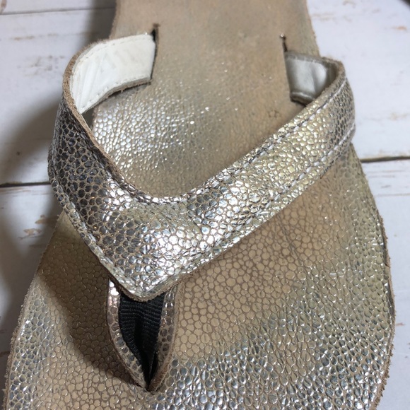 Kai Kai Silver Metallic Flip Flop - Picture 3 of 8